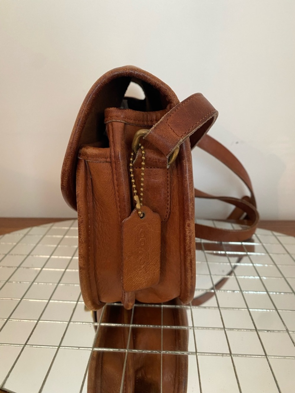 Vintage Coach Tan Leather Crossbody Bag - Picture 3 of 9